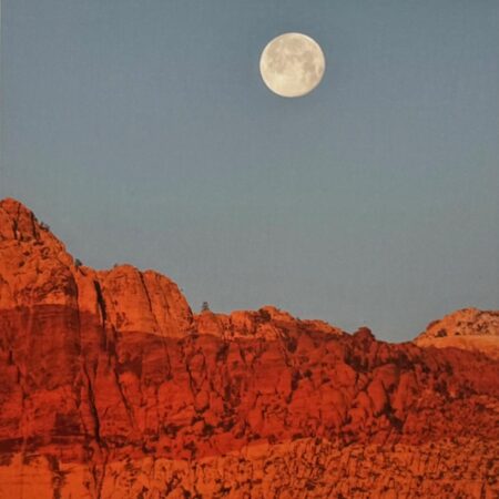 092 Achim Stiehler "Red Mountain Valley"